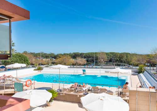 APPARTEMENT AVEC VUE SUR LA PISCINE